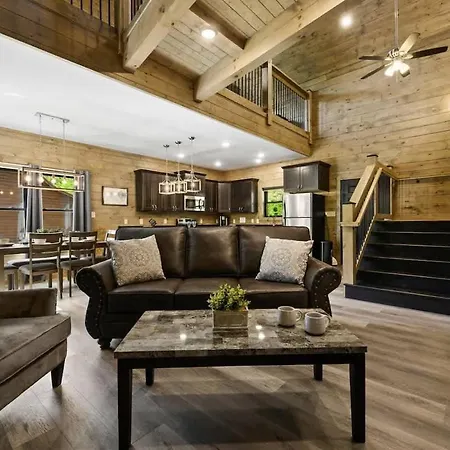 Fall Getaway At Smokey Blues Cabin - Indoor Pool